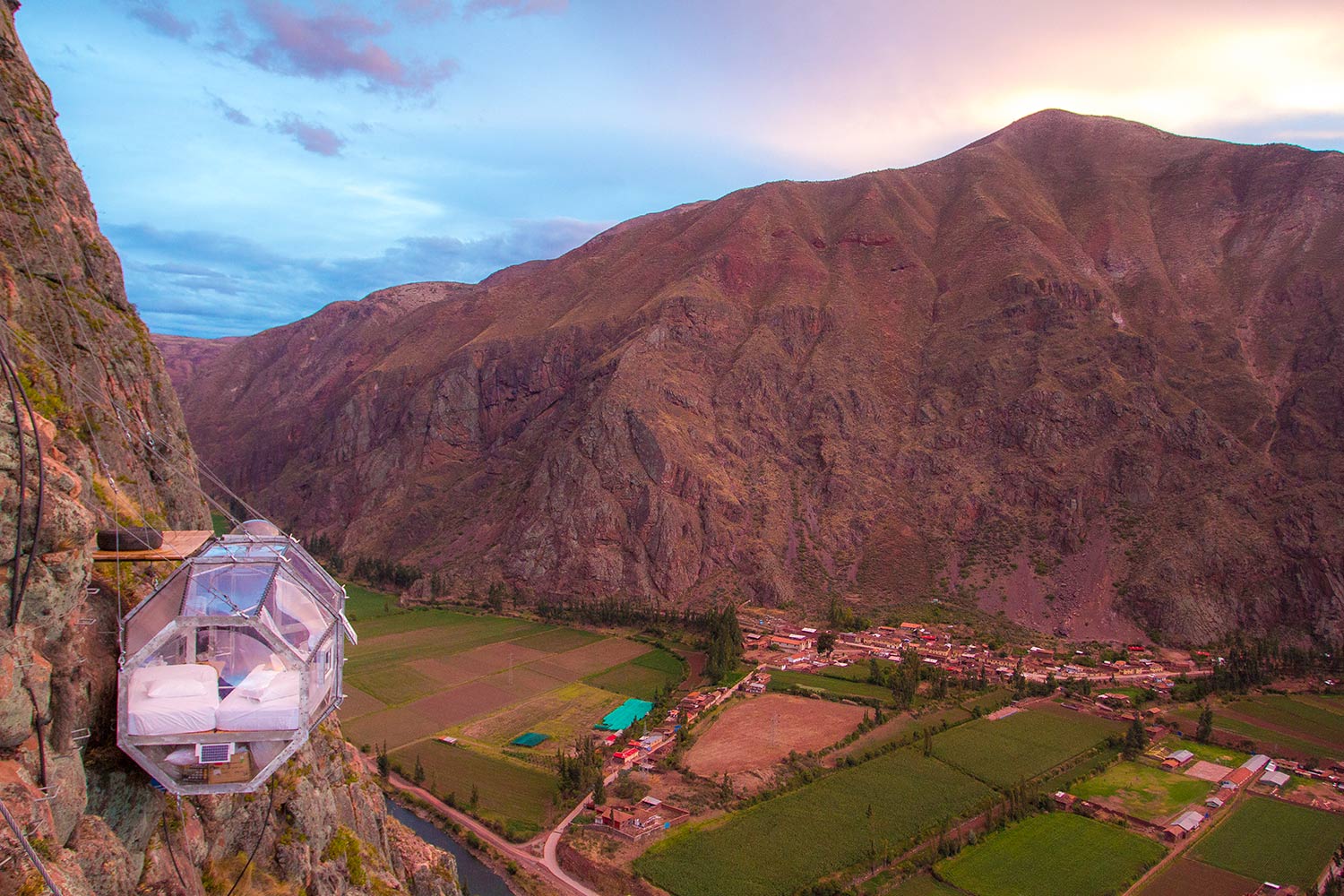 An unusual hotel room – Skylodge Adventure Suites, Peru
