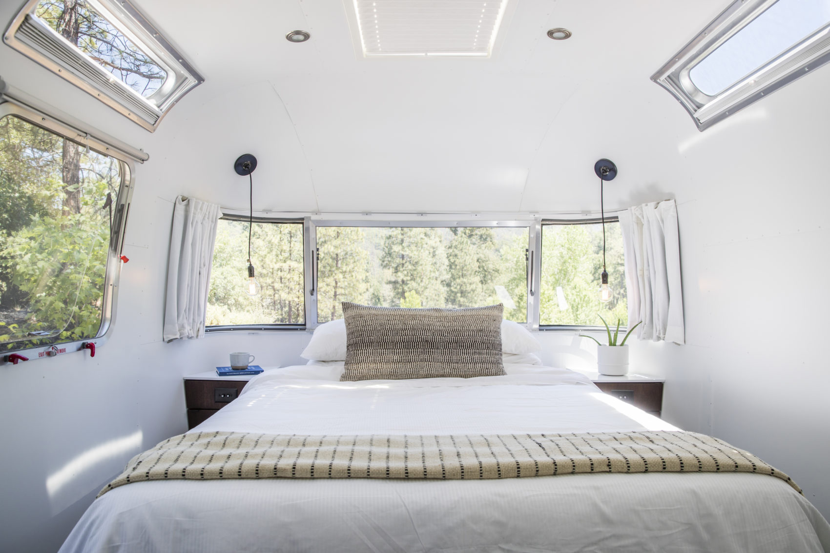 Autopark Airstream trailer bedroom