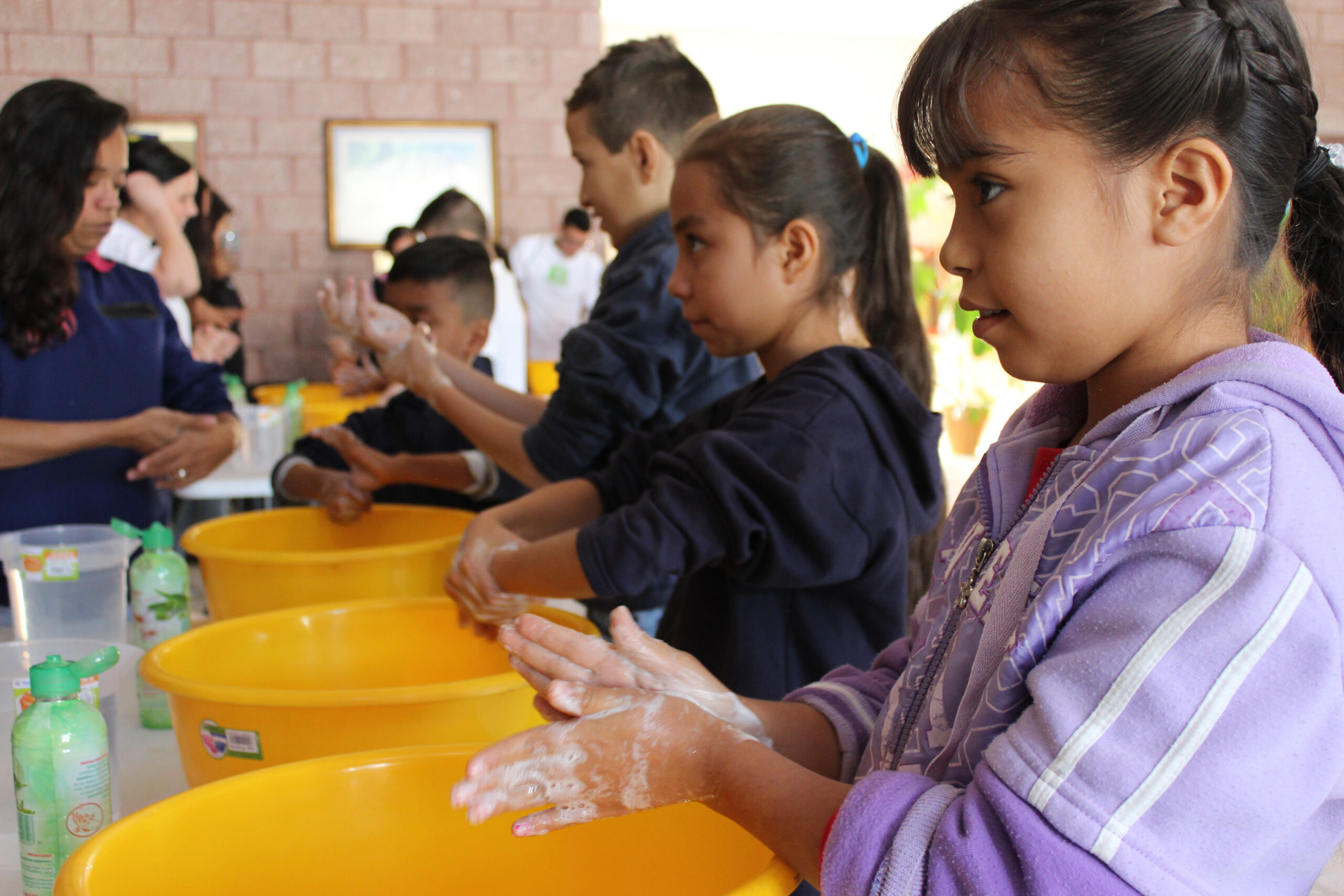 Children washing hands © 2020 Hilton