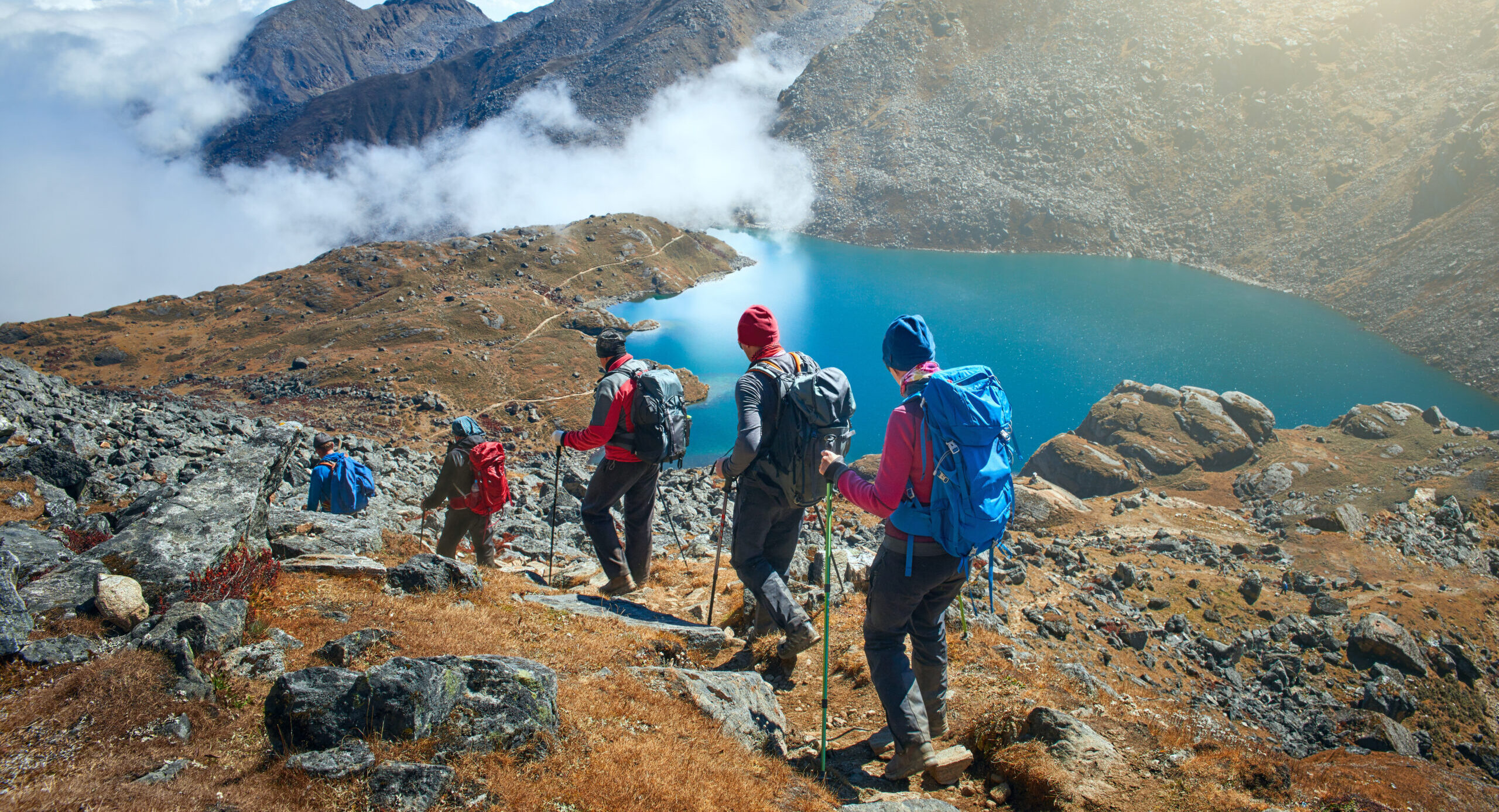 Group of hikers - Globetrender Magazine