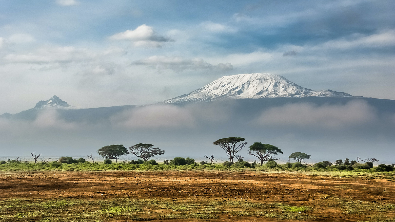 Kuoni Zoom background Kenya mountains