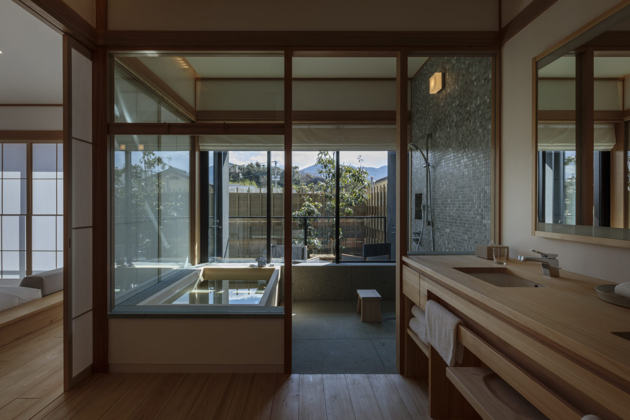 Azumi Setoda © Tomohiro Sakashita