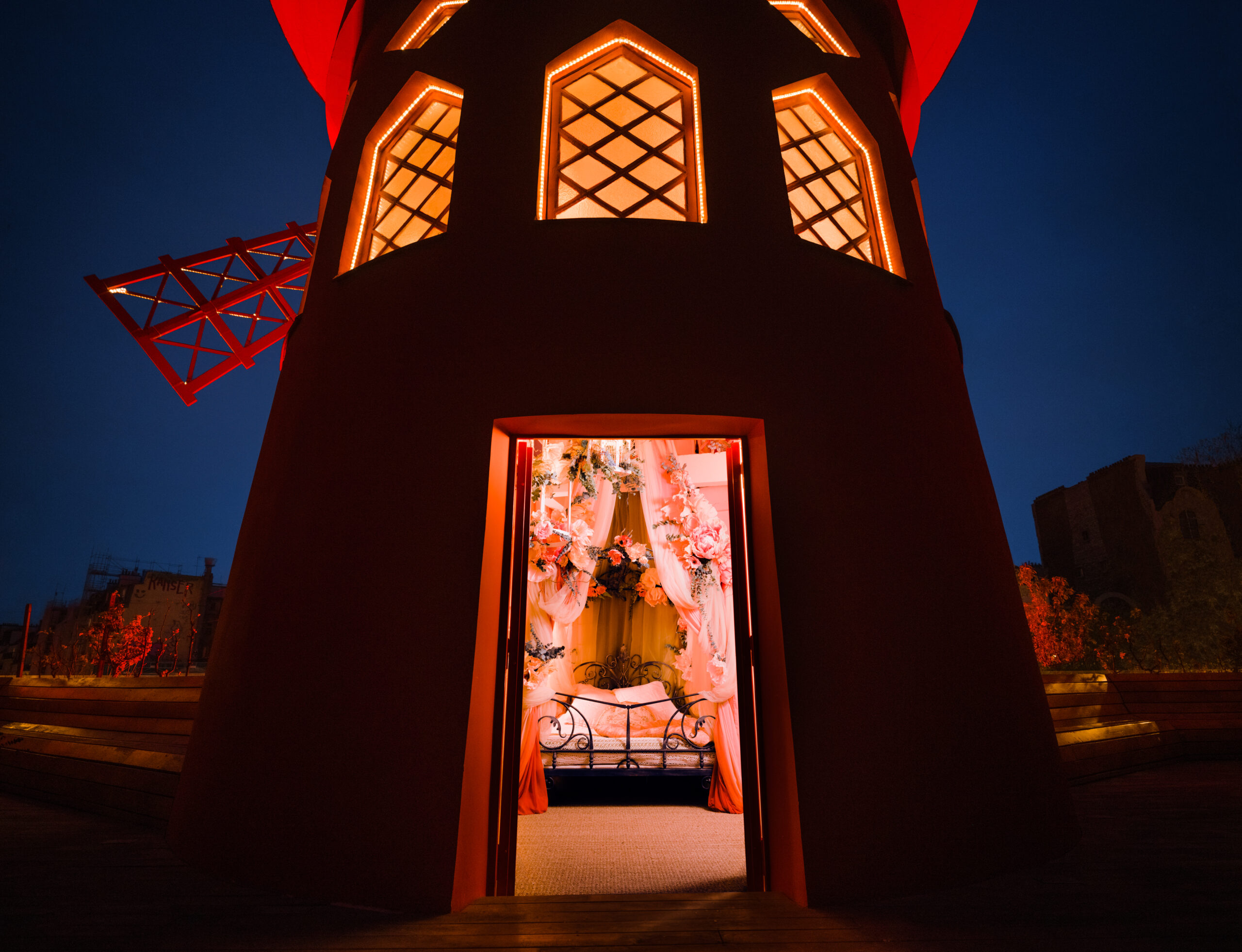Airbnb Moulin Rouge