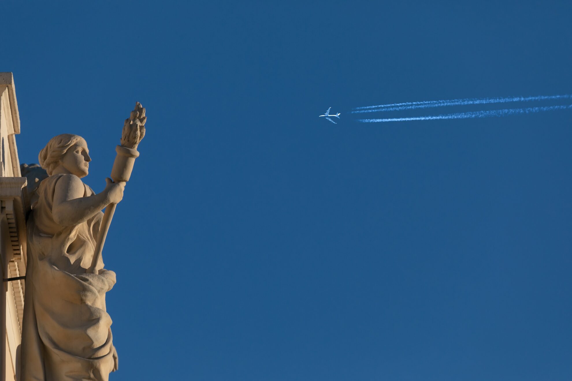 Airline contrails