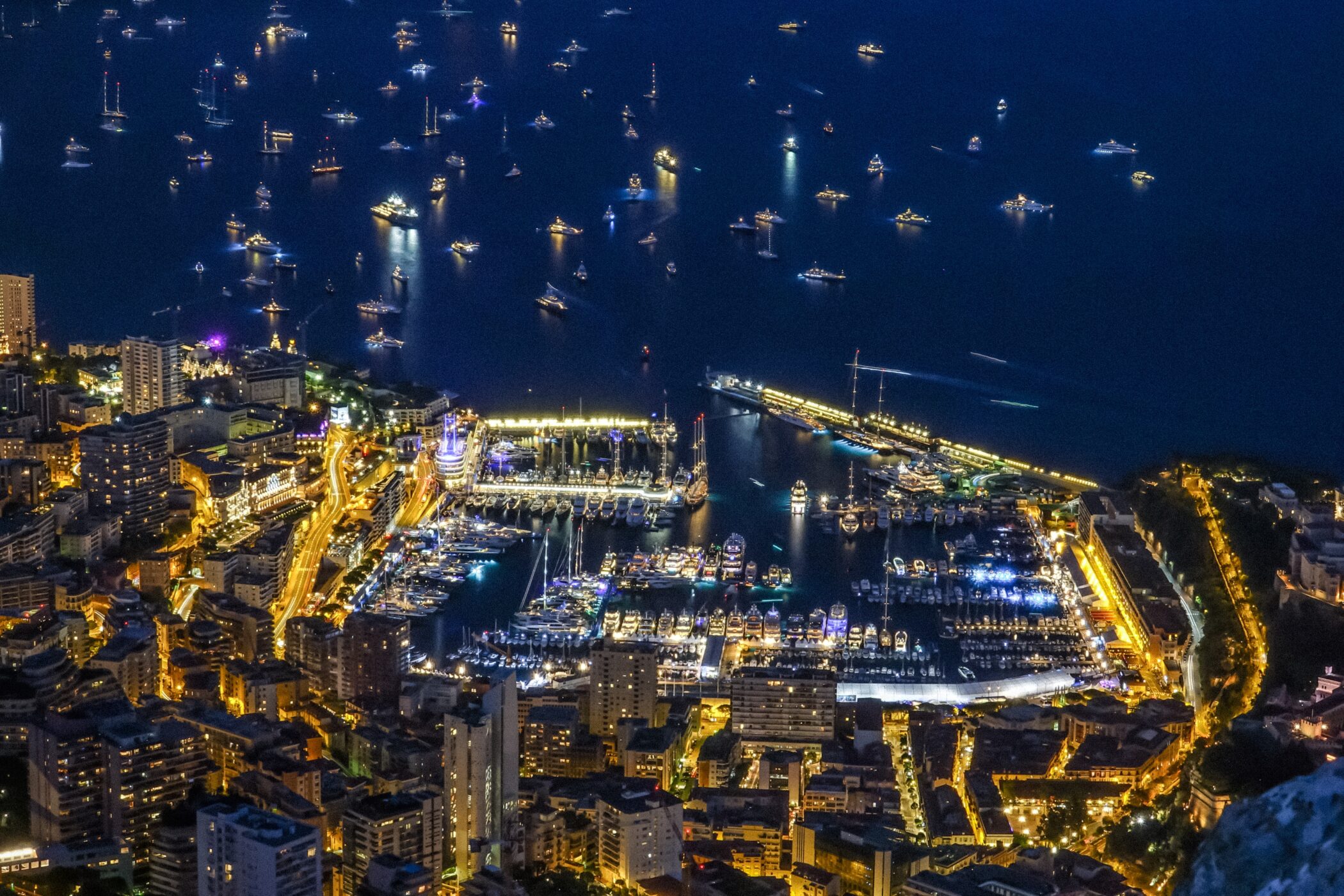 Monako di malam hari