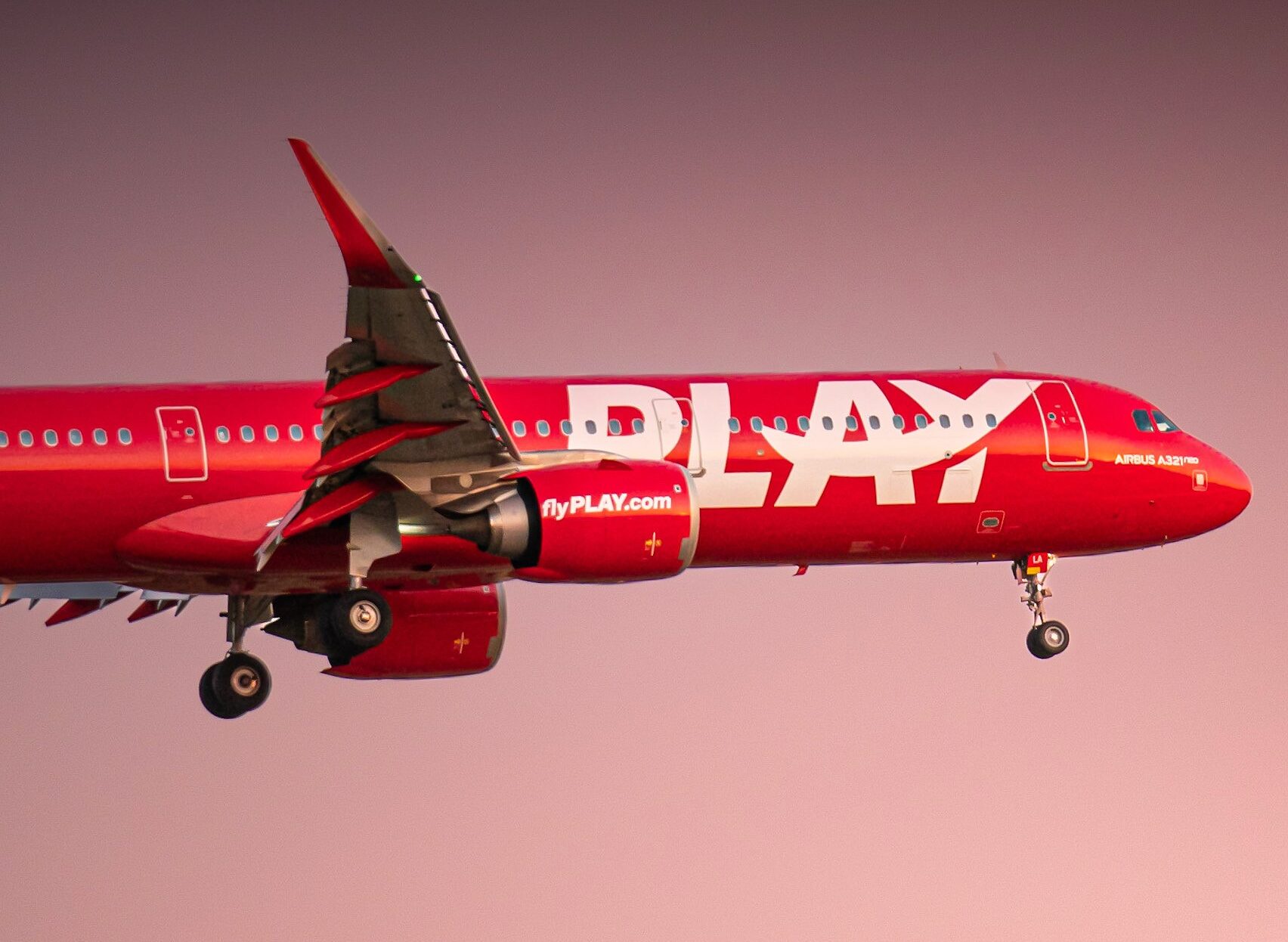 Play low-cost airline