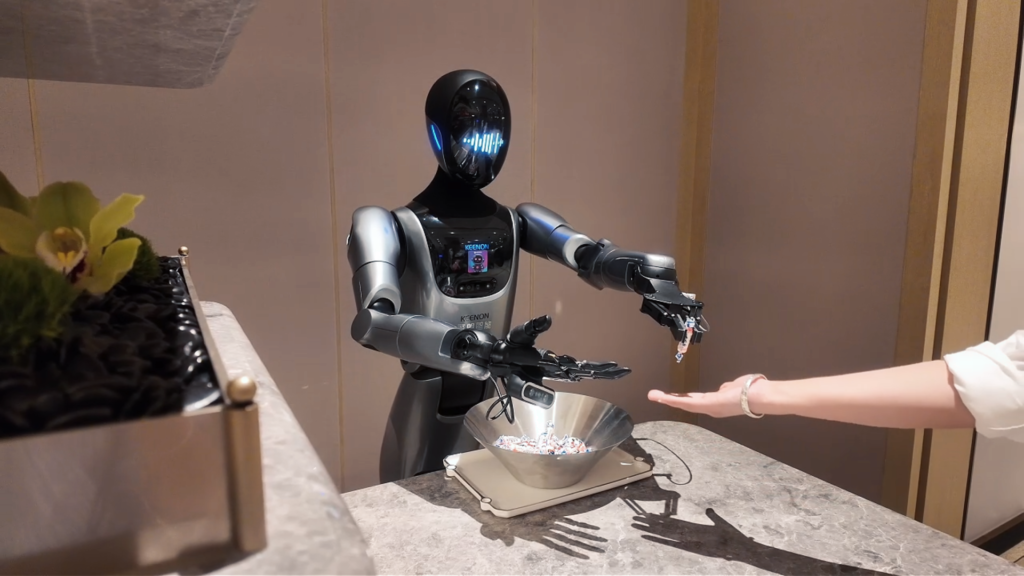 Stefan Leutenegger at ETH talks to Globetrender about humanoid hospitality